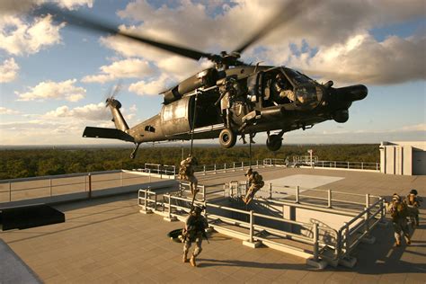 AeroHisto - Aviation History: Video - Chinook and Blackhawk from 160th ...