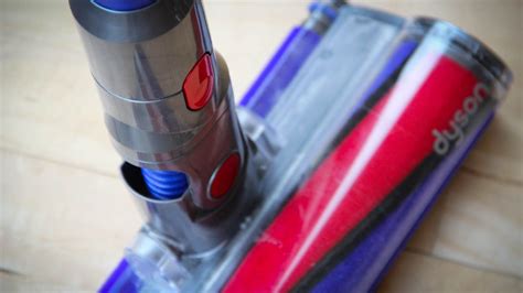 Dyson V8 review: Dyson V8 cordless vacuum doubles battery life, while ...