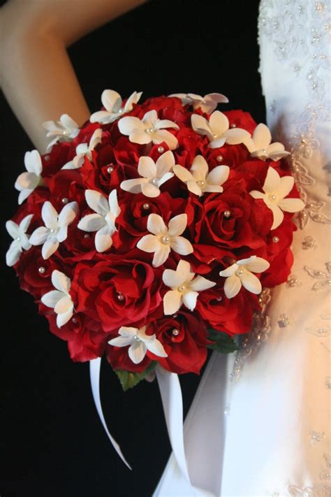 red and white bouquet | Red wedding, Wedding flowers, Bridal bouquet