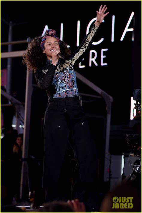 Full Sized Photo of alicia keys jay z empire state of mind times square ...