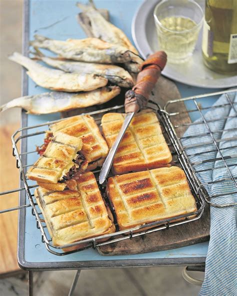 Oor die kole met Jan Braai: die Weskus-braaibroodjie | Braai recipes ...