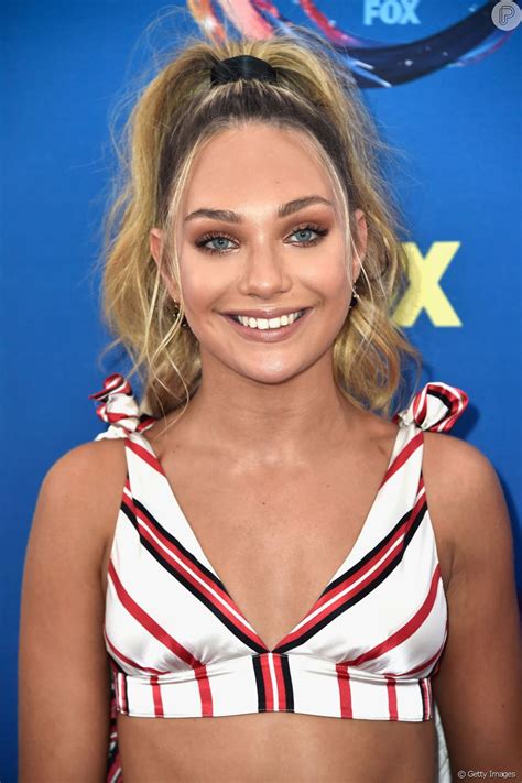 Maddie Ziegler ganhou prêmio de Melhor Dançarina no Teen Choice Awards 2018 - Purepeople