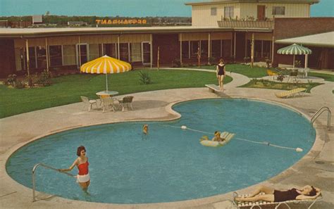 The Cardboard America Motel Archive: Holiday Inn - Paris, Texas