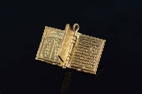 14K Vintage 3D Hinged Holy Bible Yellow Gold Charm/Pendant | Property Room