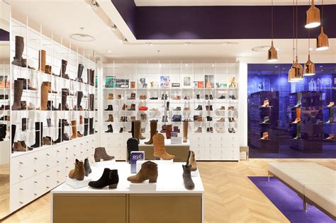 Best Shoes Shop Interior Design & Shoes Shop Counter Design