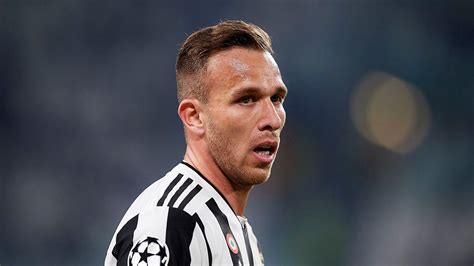 Liverpool lands Juventus midfielder Arthur Melo on loan for rest of ...