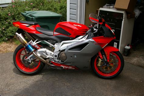 Review of Aprilia RSV Mille 1000 R Factory 2004: pictures, live photos ...