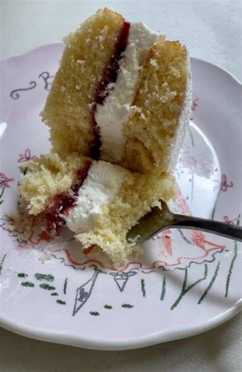 Lemon Victoria Sponge Cake - Dang That's Sweet