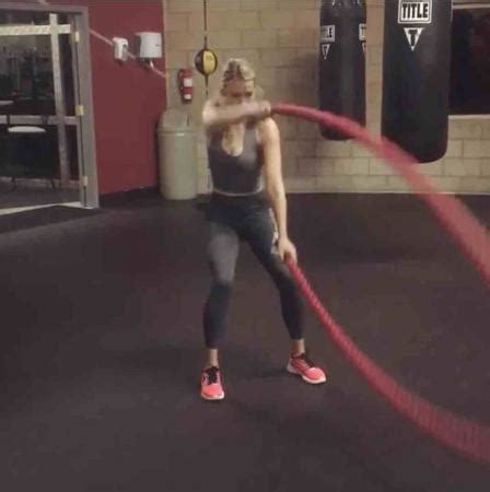 New Paige Spiranac work out video - GolfPunkHQ