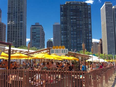 An Easy Guide to Chicago's Oak Street Beach