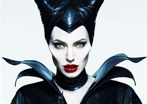 Maleficent Movie Staring Angelina Jolie Releases A New Trailer (video)