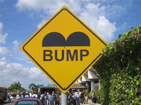 File:Belize Speed Bump Sign.JPG - Wikipedia