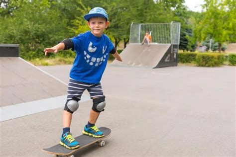 How to Skateboard? - Getting Started, Beginner's learning Guide - Skates Radar