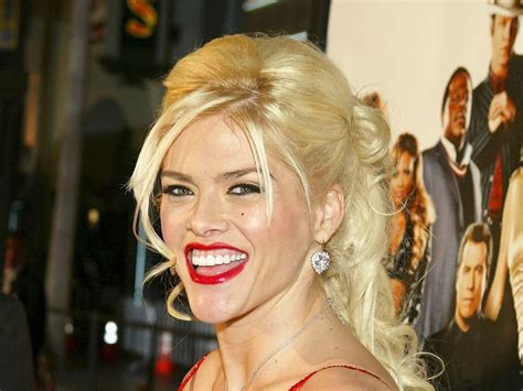 Netflix's Anna Nicole Smith Documentary Hopes to Shift 'Society's ...