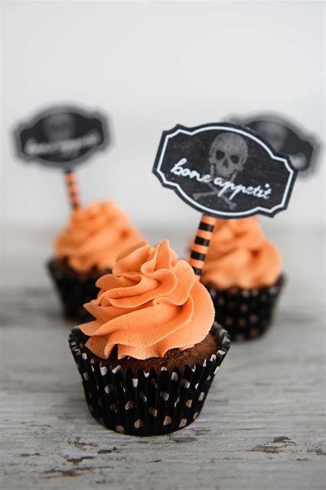 Free Halloween Cupcake Toppers & Cute Halloween Cupcake Idea - Pink Peppermint Design