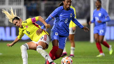 Football: French women easily beat Colombia on new manager's debut