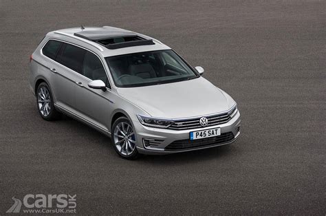 VW Passat GTE Plug-in Hybrid goes on sale in the UK priced from £36,525 ...