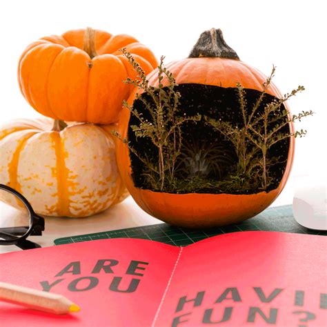 Stranger Things Are Happening in This DIY Mini Jack-O’-Lantern Diorama | Pumpkin, Halloween ...