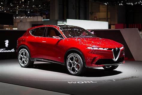 2023 Alfa Romeo Tonale spy shots: Electrified compact crossover coming soon