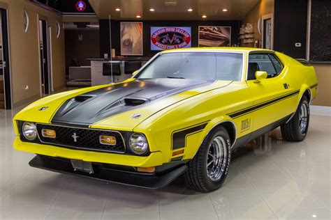 Video: 1971 Ford Mustang Mach 1 In-Depth Look - Mustang Specs