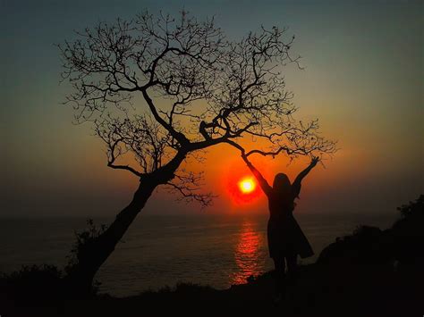 9 Pantai Di Indonesia Yang Menyajikan Pesona Sunset Luar Biasa Indah | PiknikDong