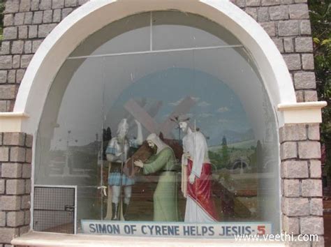 A Statue of Simon of Cyrene helping jesus | Veethi