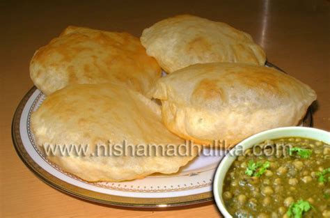 Chole Bhature Recipe - Nishamadhulika.com