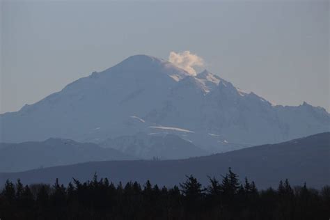 Mount Baker volcano’s steam visible with cold air in Whatcom | Bellingham Herald