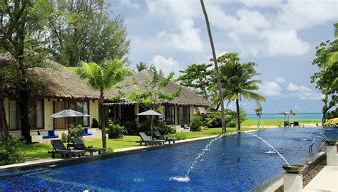 Bangsak Village | Romantic Khaolak beach resort for adults