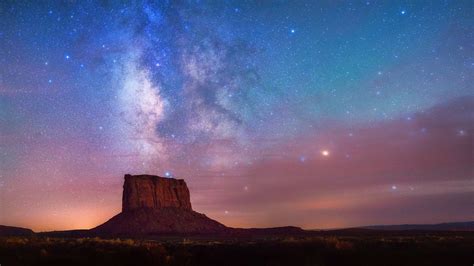 A starry night's sky above Monument Valley, Utah [1600×900 ...