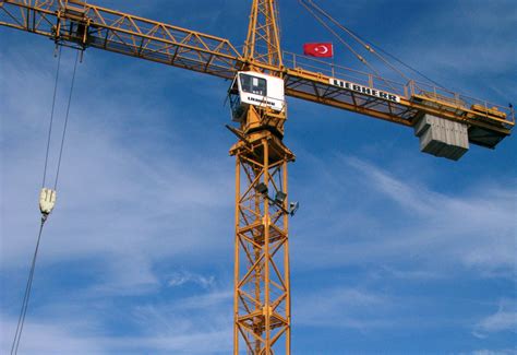 Following mobile example suits Liebherr towers cranes | Middle East ...