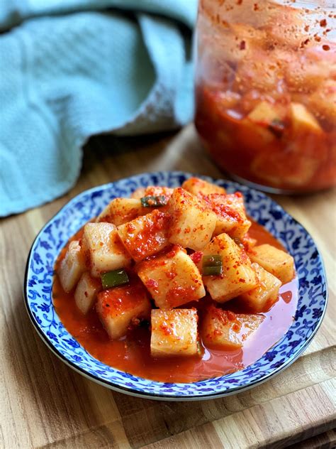 Kkakdugi (Radish Kimchi)