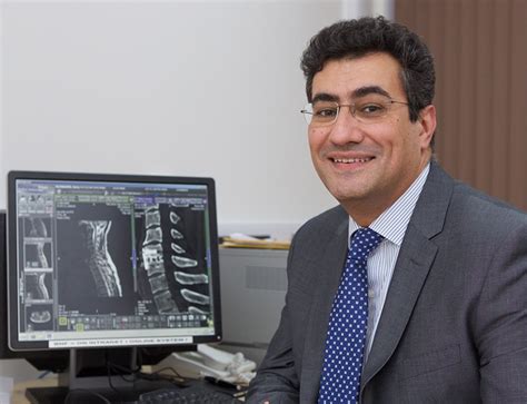 Difference Between Spinal Surgeon and Orthopedic Surgeon | D Out