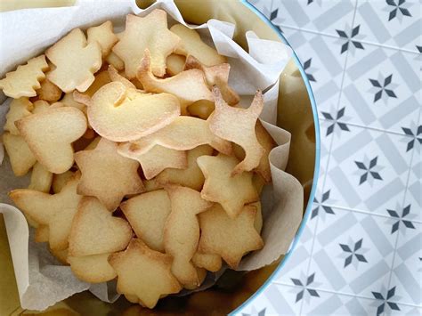 Les sablés de Noël : la recette ultra simple et rapide | Sablés de noel, Recette petit sablé ...