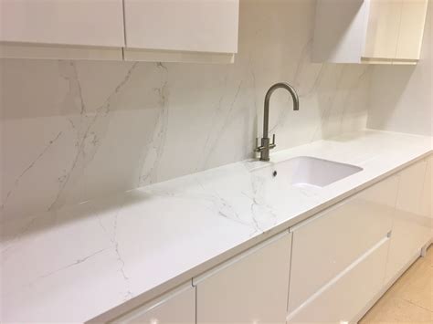 Eternal Calacatta Gold kvarts av Silestone - Andrews Granite