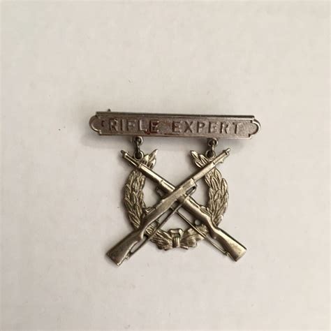 Vietnam War “Rifle Expert” Medal or Badge – The War Store and More – Military Antiques ...