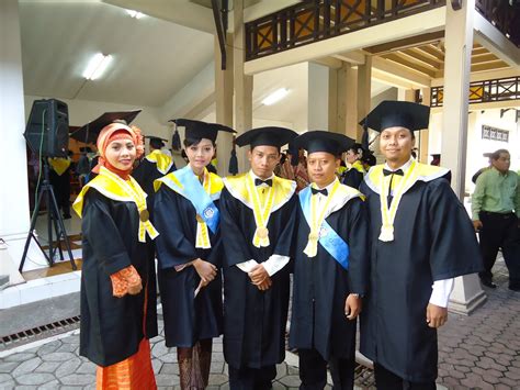 Wisuda Pascasarjana UNS Solo - Tri Hartanto's blog