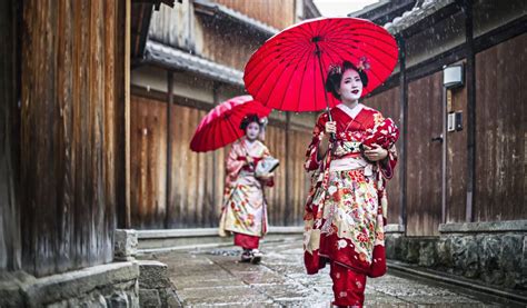 Where To See Geisha in Kyoto: Bookable Experiences, Festivals & More ...