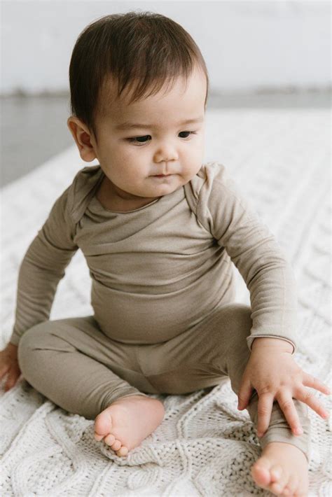 Simple and cozy | Neutral baby clothes, Gender neutral baby clothes ...