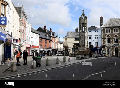 War Memorial in Launceston town square Cornwall Stock Photo - Alamy