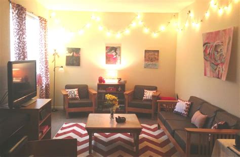 Pin by Carolyn on Dorm living room | College apartment living room ...