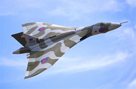 Avro Vulcan Bomber Wall Mural | Wallsauce UK