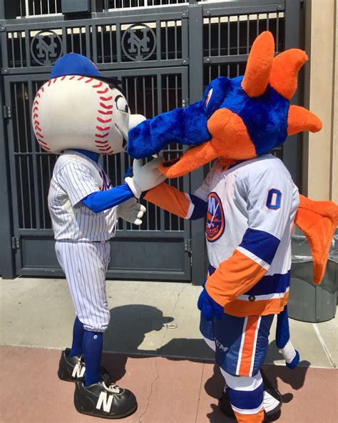 New York Islanders Mascot / Sparky The Dragon Is The Mascot For The New ...