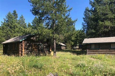 Colter Bay Village Cabins at Grand Teton - Midlife Globetrotter