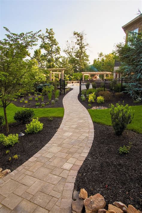 Awesome 37 Cool Paver Patio Pattern Ideas for Your Garden https://pinarchitecture.com/37-cool ...