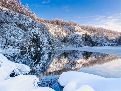 How to visit the frozen Plitvice Lakes in winter - Adventurous Miriam