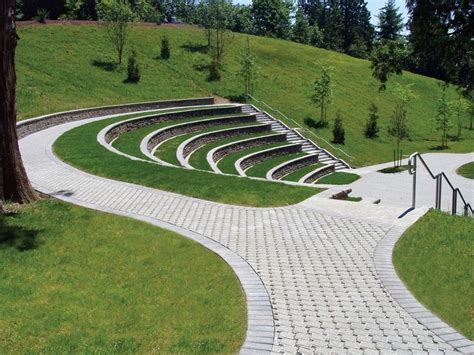 Afbeeldingsresultaat voor outdoor amphitheatre | Landscape architecture design, Urban landscape ...