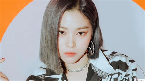 Itzy Ryujin Desktop Wallpapers - Wallpaper Cave