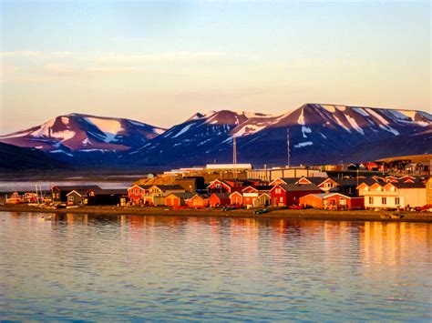 Midnight Sun On The Longyearbyen Waterfront In Svalbard In The Norwegian Arctic - Simplemost
