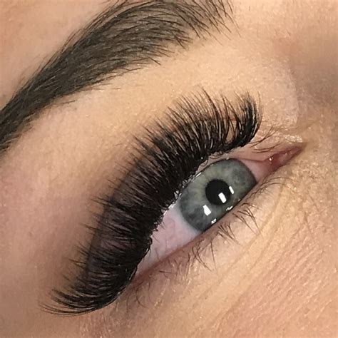 Classic, Hybrid and Volume Eyelash Extensions - ENVY LASH STUDIO